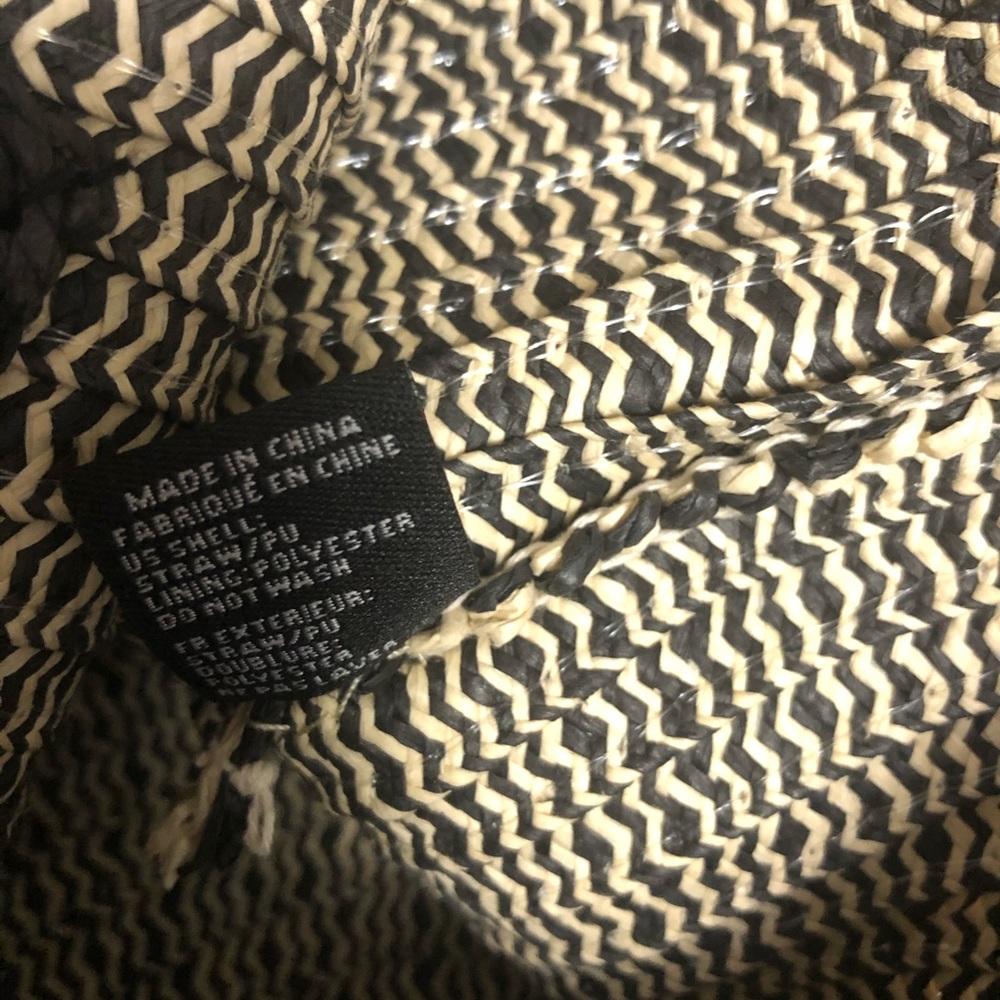 Certified vegan round woven straw tote - Picture 8 of 12